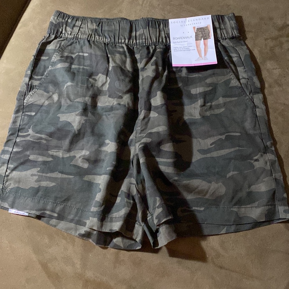 Camouflage shorts. Social Standard by Sanctuary. Small